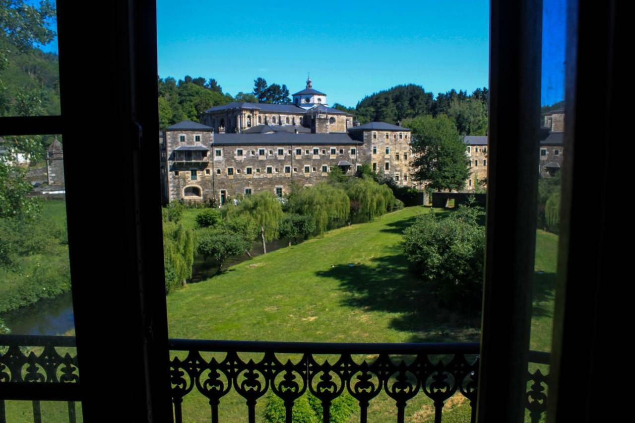A Casa Da Botica Hotel Samos Bagian luar foto