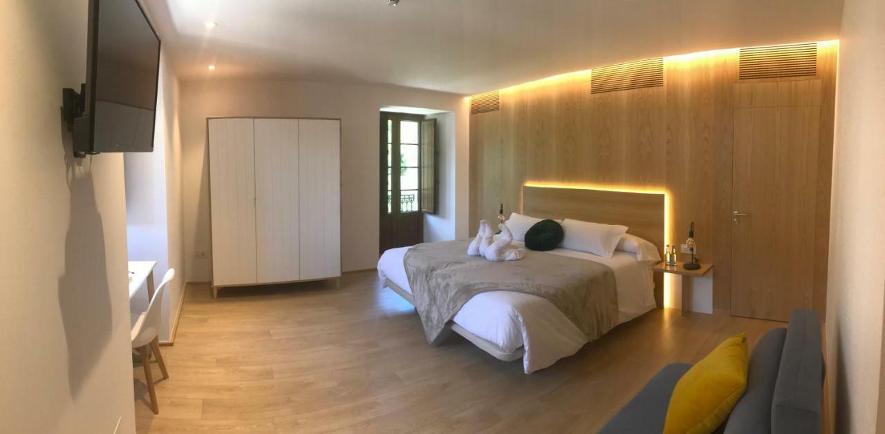 A Casa Da Botica Hotel Samos Bagian luar foto