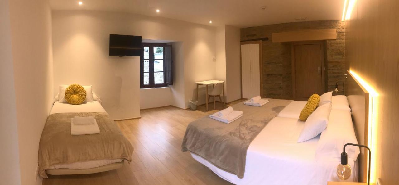 A Casa Da Botica Hotel Samos Bagian luar foto